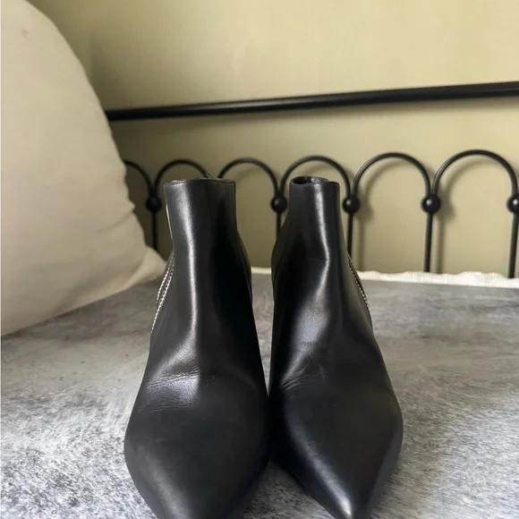 Saint Laurent Black Leather Ankle Boots with Zipper - Picture 2 of 7